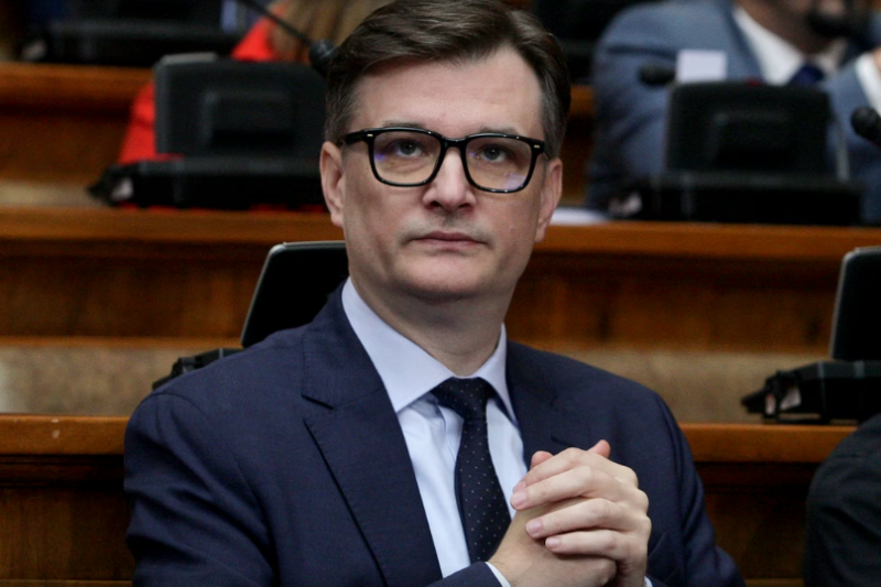 Poslanik Milenko Jovanov uporedio demonstracije u dve zemlje, pa konstantovao: “Zahvaljujući Vučiću, nije bilo mrtvih demonstranata”