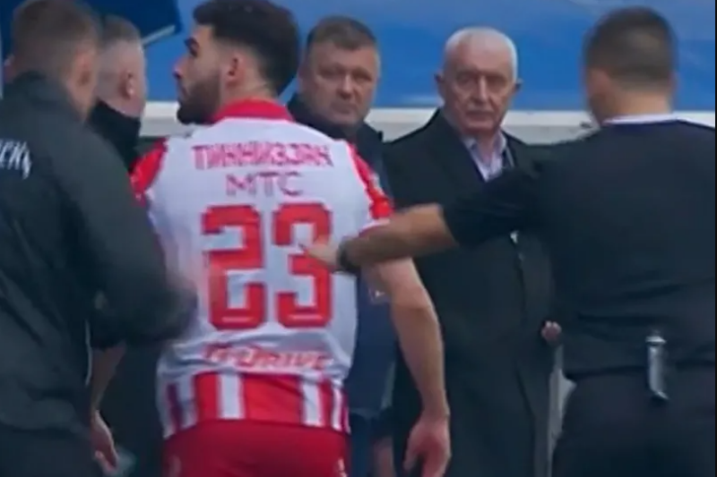 Haos u Novom Pazaru: Izbila tuča na meču sa Zvezdom, intervenisala policija – Fudbaler pogođen sa tribina