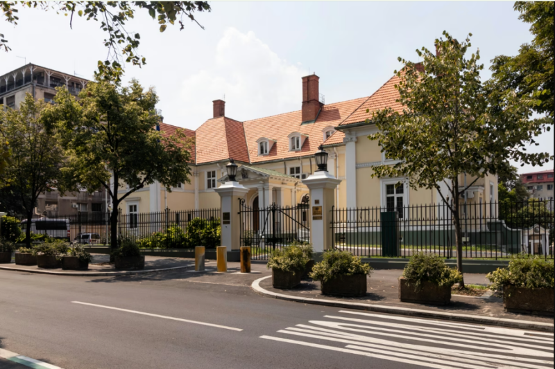 Britanska ambasada se oglasila nakon snimka iz Aranđelovca: “Naše zaposlene su maltretirali, duboko smo razočarani”